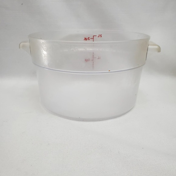 6 Count 1 Lid Cambro RFSCW2135 Camwear 2 qt. Round Food Storage Containers - Picture 6 of 7